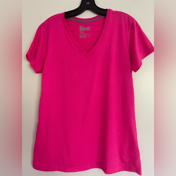 NIKE Dri-Fit T-Shirt NWOT - Picture 1 of 4